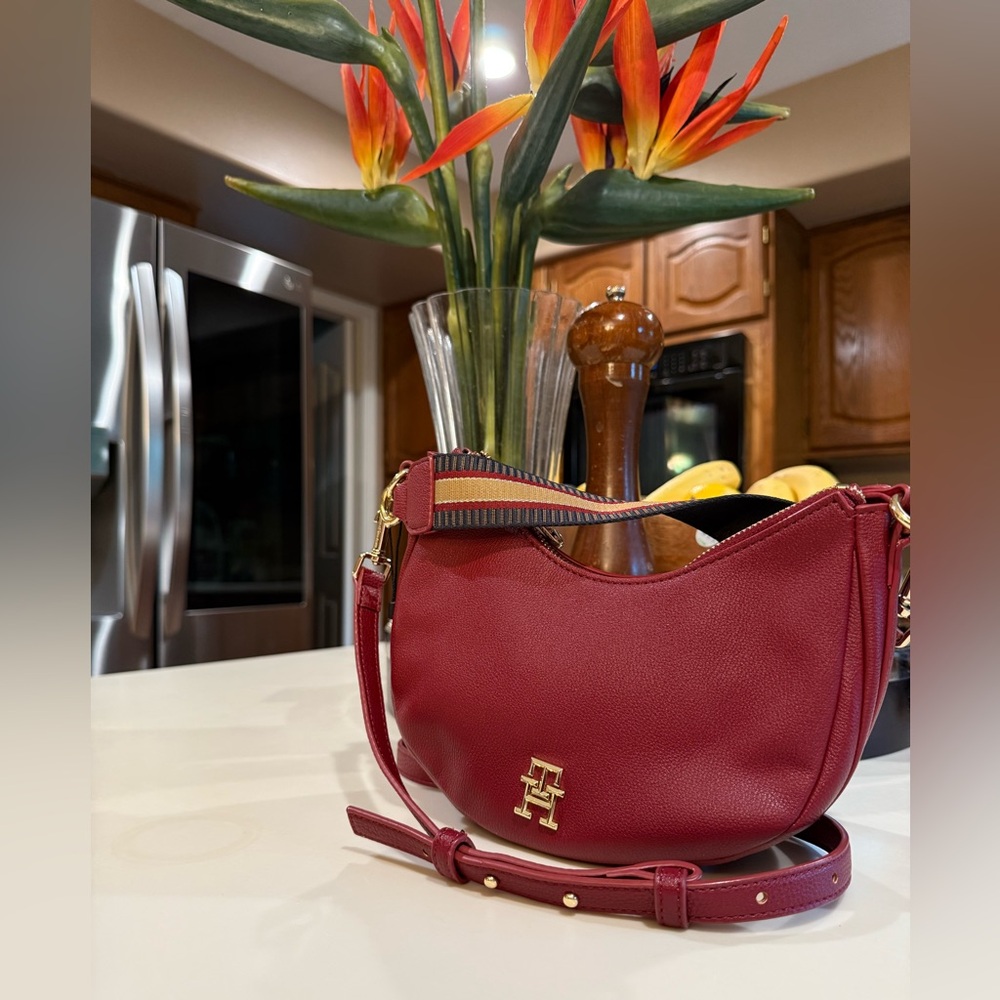 Burgundy Tommy Hilfiger Life Grained Shoulder Bag